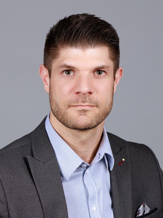 Esteban Fernandez - Assistant conseil clientèle individuelle