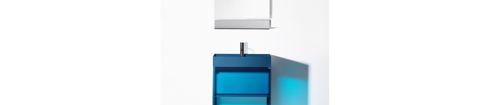 Farbiges Glas und ein raffiniertes Montagesystem: das Möbelsystem «rgb» von Stefan Diez für Burgbad.