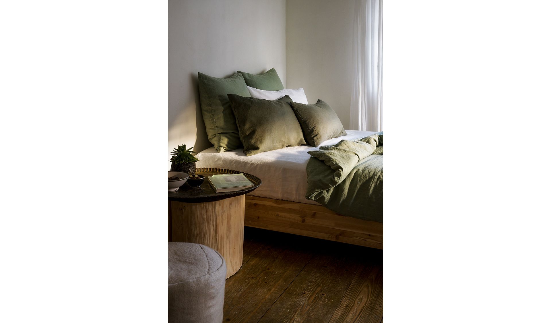 Housse de couette en lin vert sauge et thym. Image: The linen Company