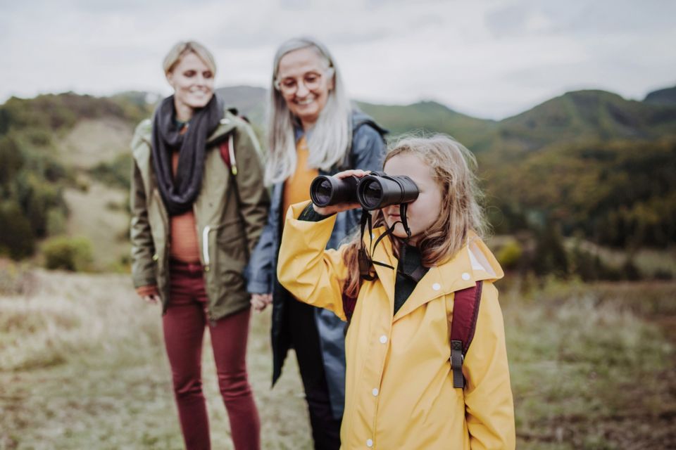 Drei Generationen Frauen in der Natur