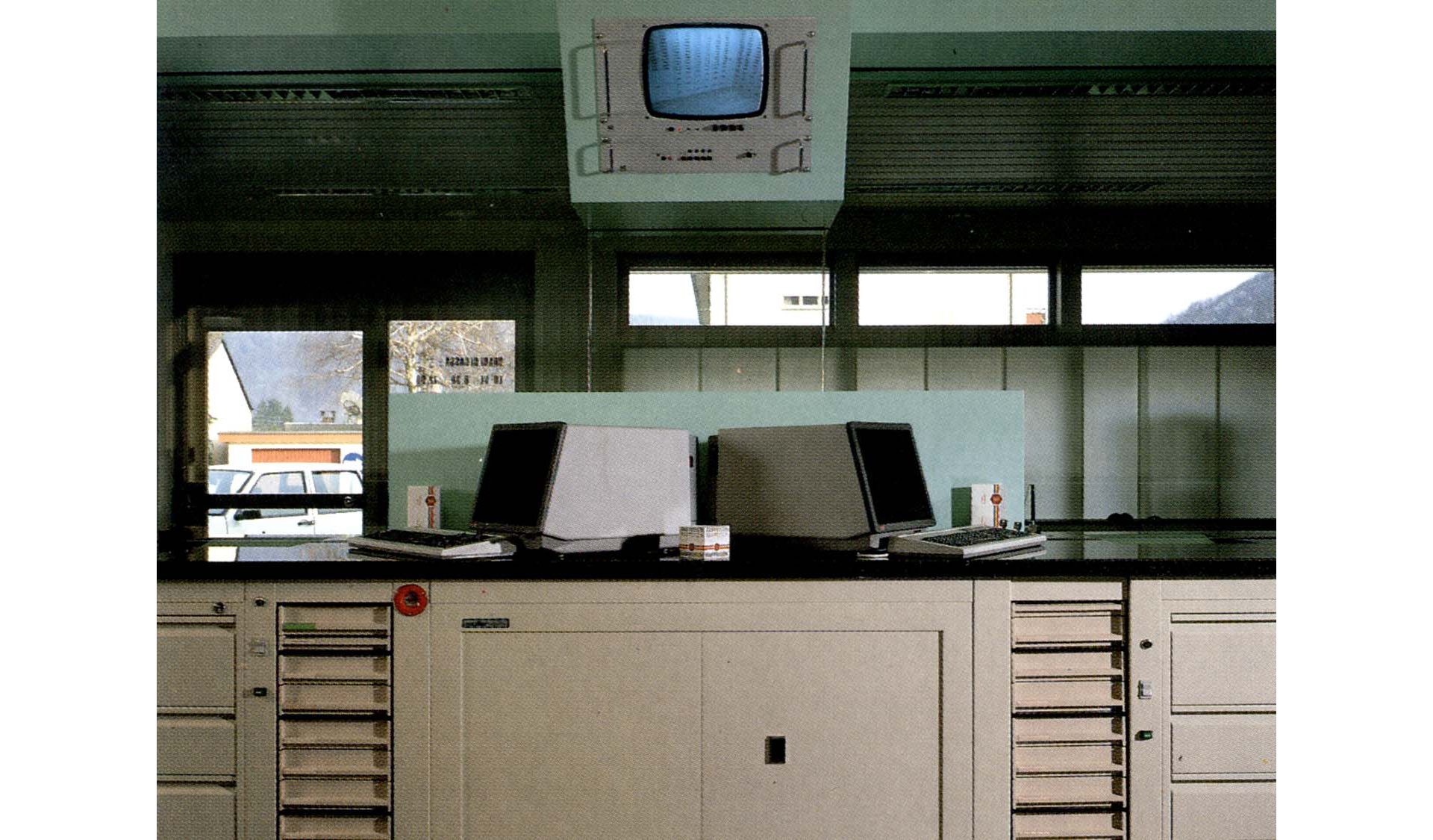 Retro sportello sede di Caslano, 1988