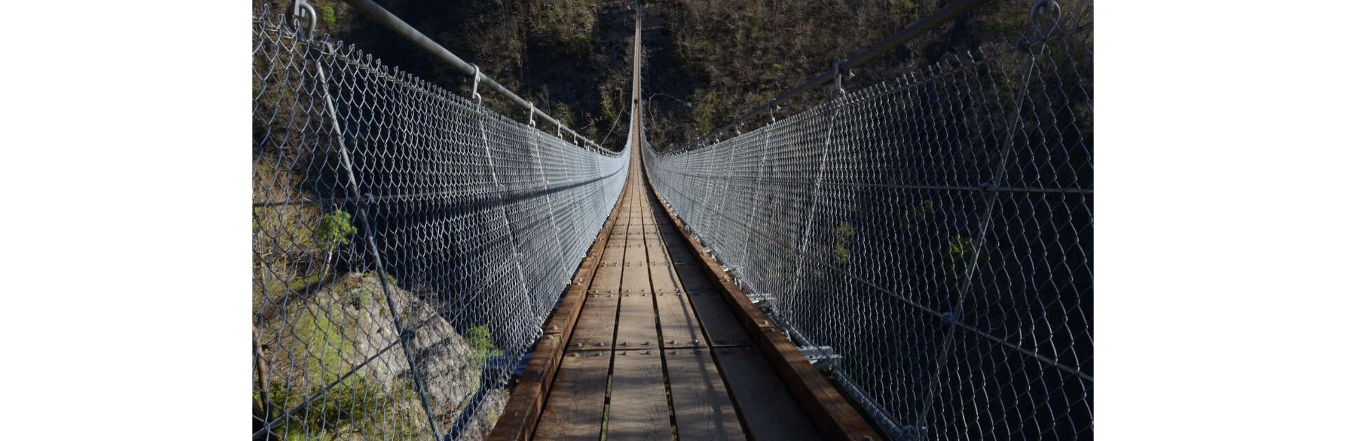 Pont suspendu à Curzùtt