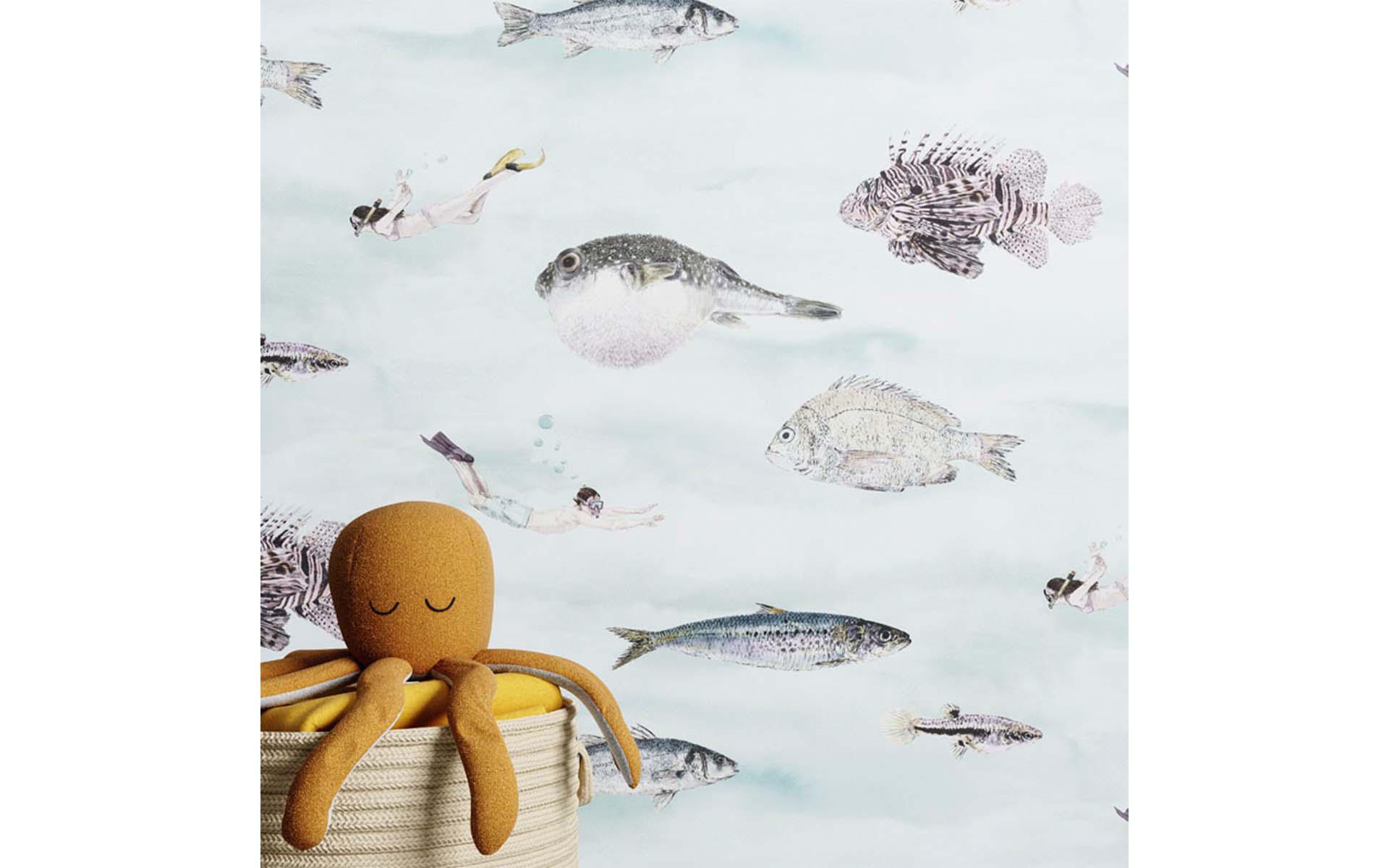 Con «Fish» ci muoviamo esclusivamente sott'acqua: la carta da parati di Sian Zeng non solo mostra le meraviglie dell'oceano e la magia che si nasconde nelle sue profondità, ma diventa essa stessa un dispositivo magico e affascinante, poiché altre creature acquatiche possono essere attaccate alla superficie magnetica. Foto: Sian Zeng