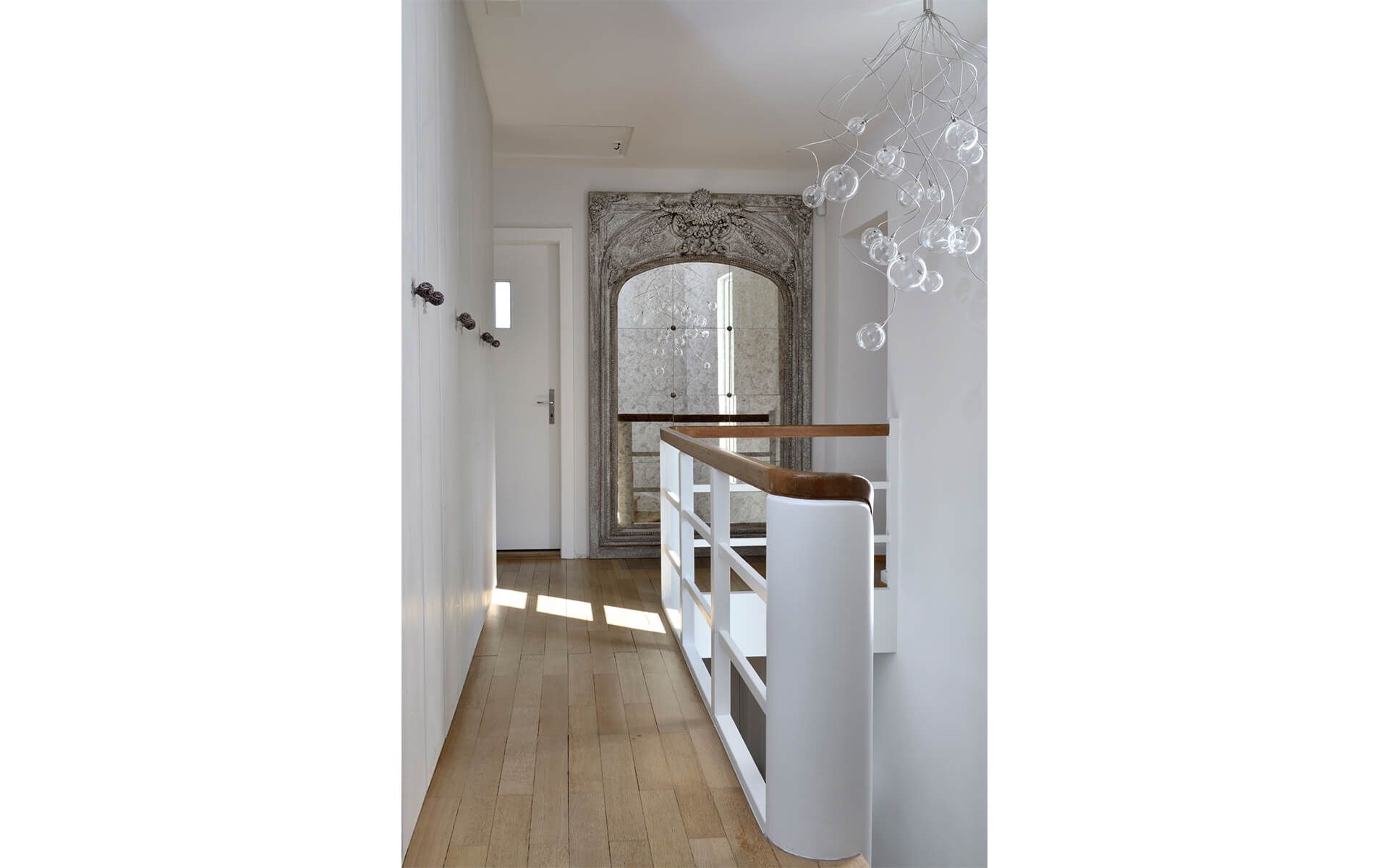 Le lampade di design provengono dal produttore italiano «Il Pezzo Mancante» e sono state scelte dal committente a Milano.