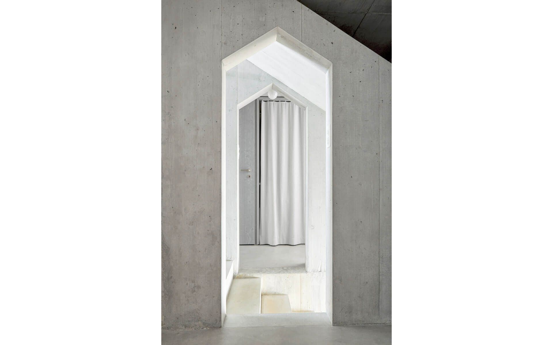 Les passages entre l’escalier en cascade et les chambres à coucher sont étroits.