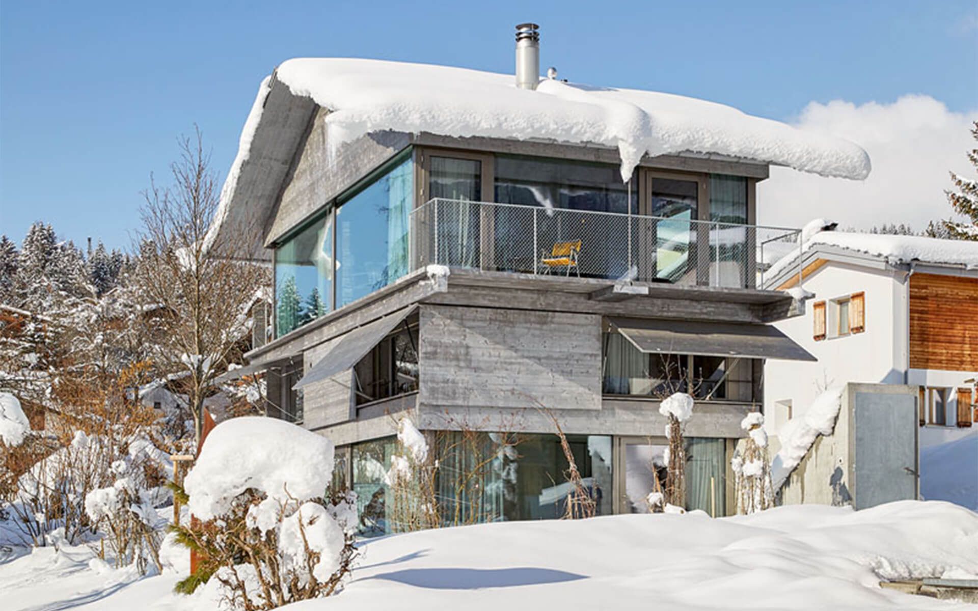 La maison offre une surface habitable maximale dans un espace réduit.