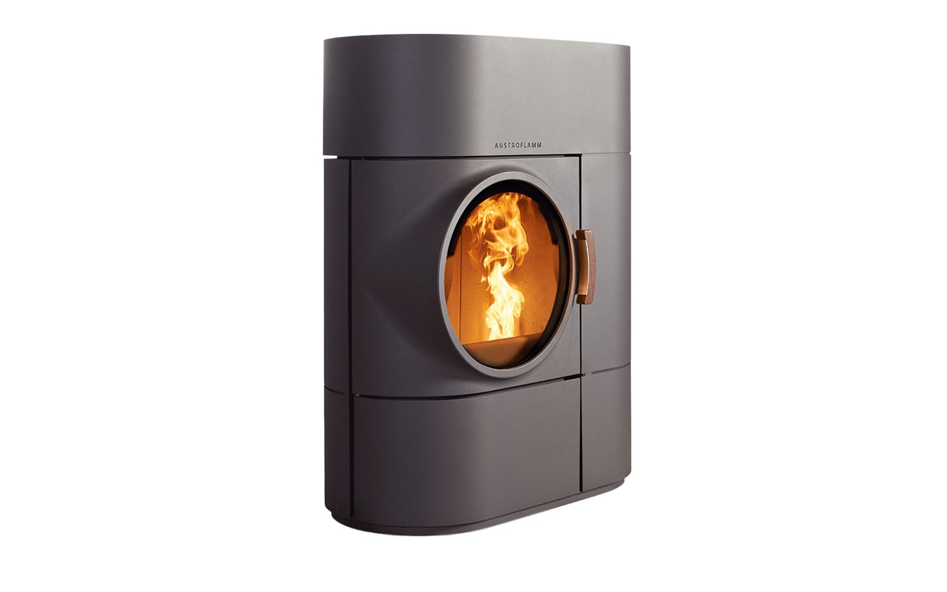 Pellets de bois ou bûches? Avec les modèles «Duo» d’Austroflamm, il n’est plus nécessaire de se décider avant d’acheter, car ces poêles mixtes fonctionnent aussi bien avec des bûches qu’avec des pellets de bois. Le «Clou Duo», par exemple, séduit par le feu agréable que procurent les pellets, avec thermostat automatique et programmation horaire, de même que par son kit canalisation en option et par la vue qu’il offre sur les flammes imposantes des bûches. Photo: Austroflamm