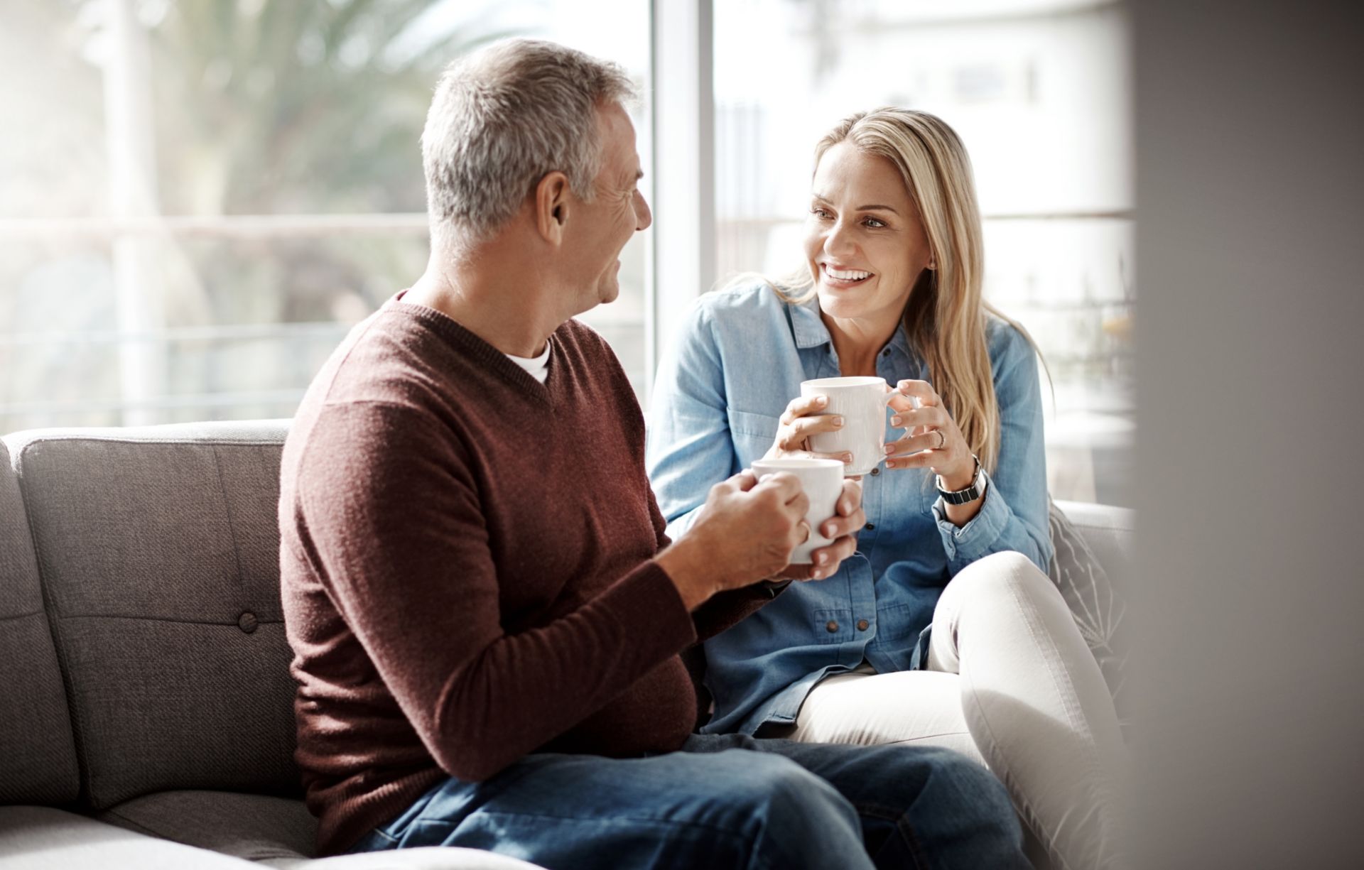 passivgeld gemütlich paar sofa