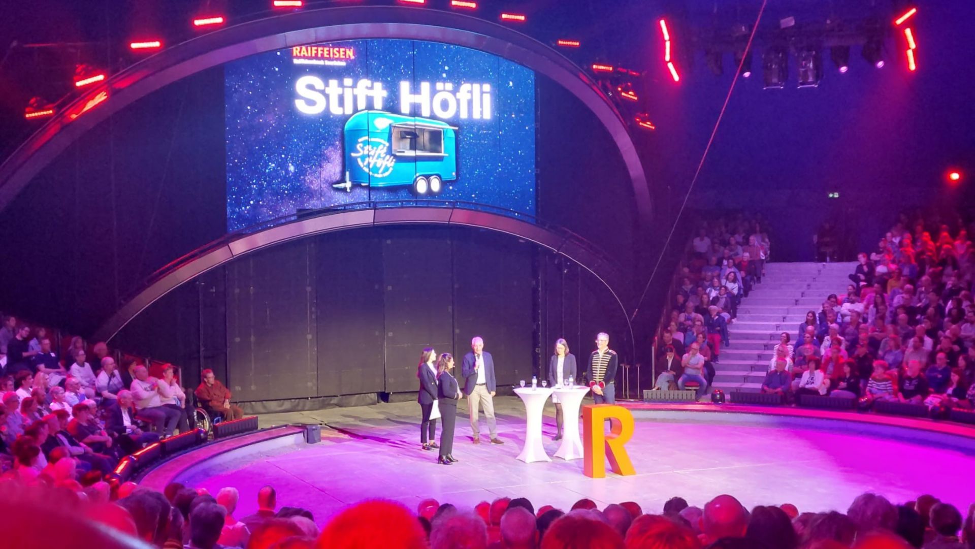 Übergabe Spendenscheck