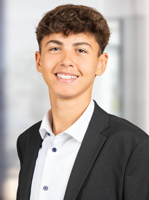 Adrian Hajdaraj - Kundenberater