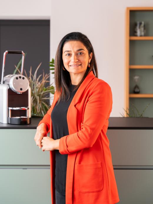 Selver Akdeniz - Collaboratrice Middle Office