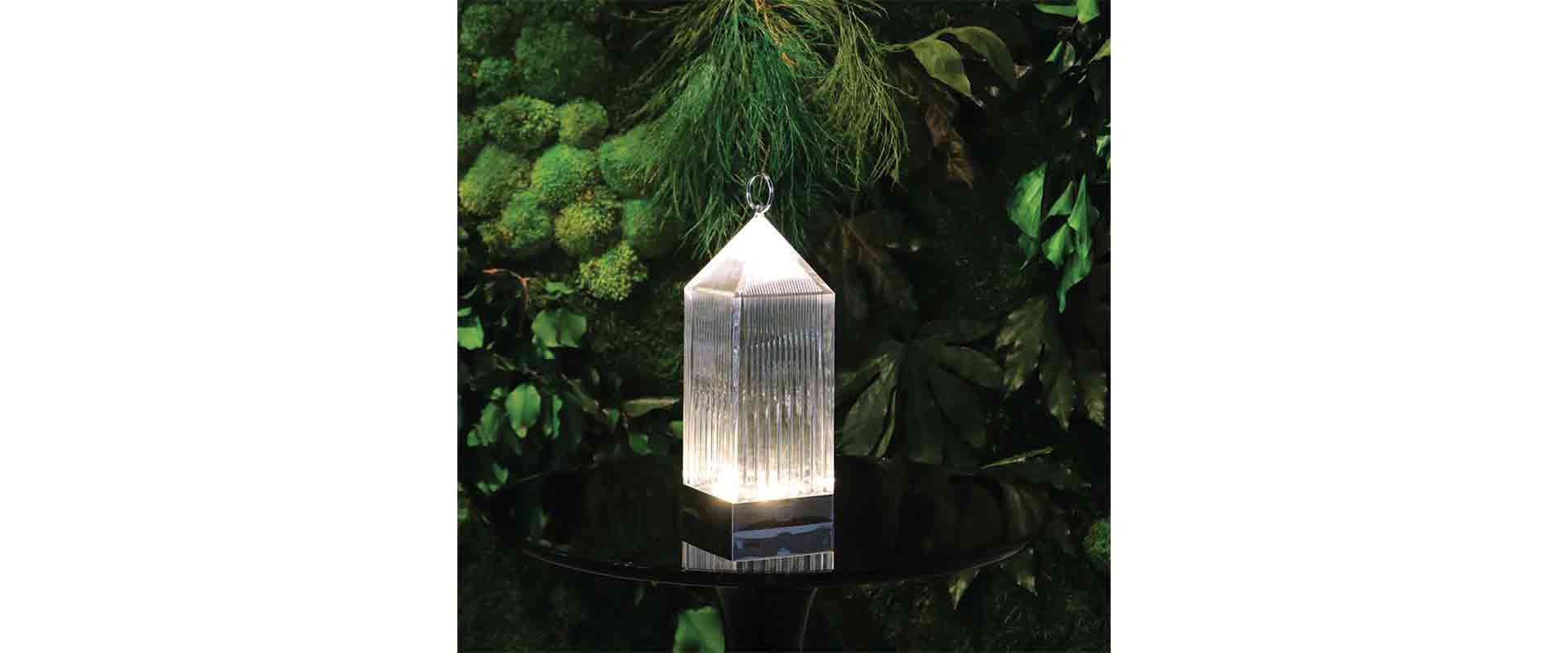 «Trilly» von Martinelli Luce ist eine Aussenleuchte mit einem Schirm aus weissem Polyethylen in Kegelform. Die Outdoor Leuchte ist der ideale Partner für einen Abend auf der Terrasse oder auf der Wiese Ihres Hauses. http://www.martinelliluce.it/it/home?showp=1