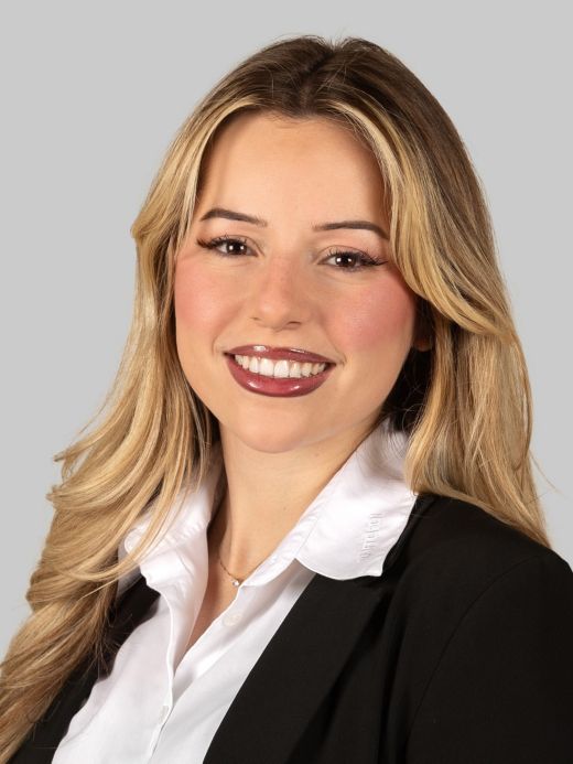 Arta Fejzulahi - Kundenberaterin
