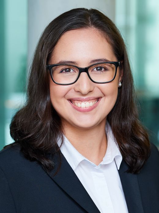 Azra Tepe - Mitarbeiterin Services