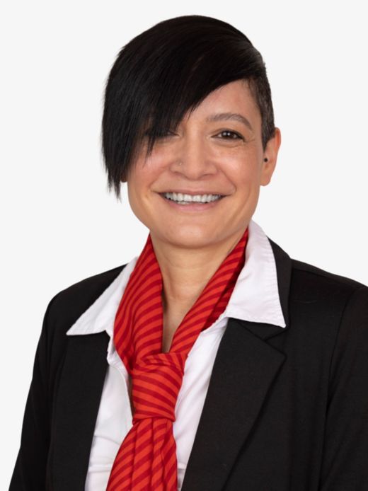 Nadine Condor - Assistentin der Bankleitung