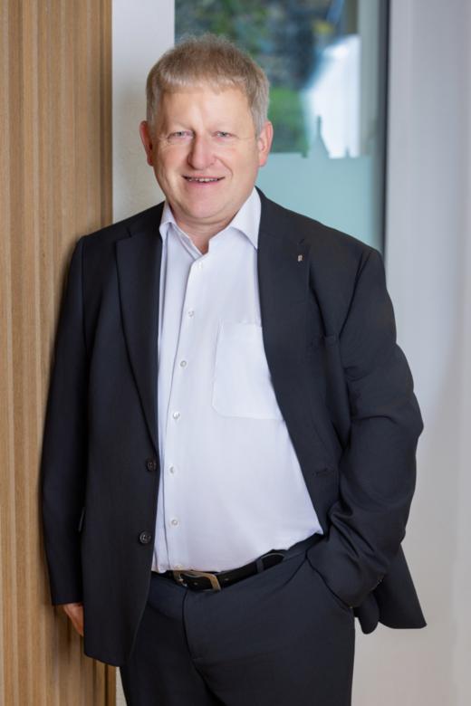 Manfred Eberhart - Collaborateur services