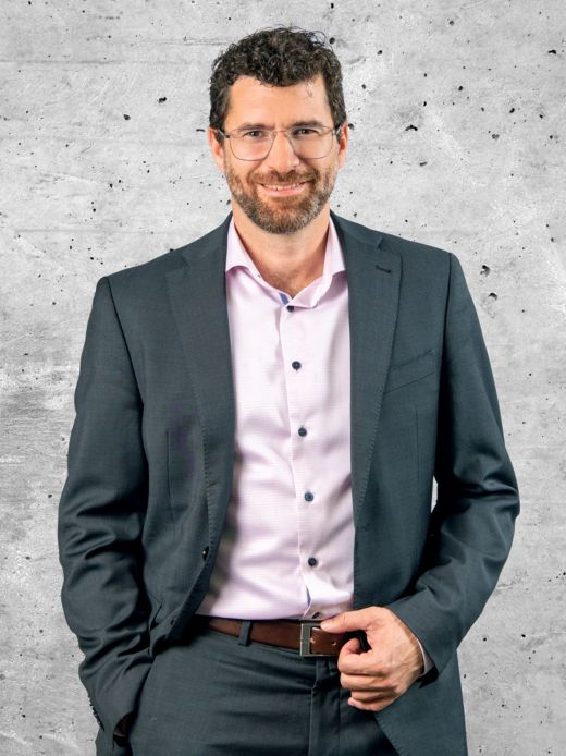 Jon Famos - Vorsitzender der Bankleitung