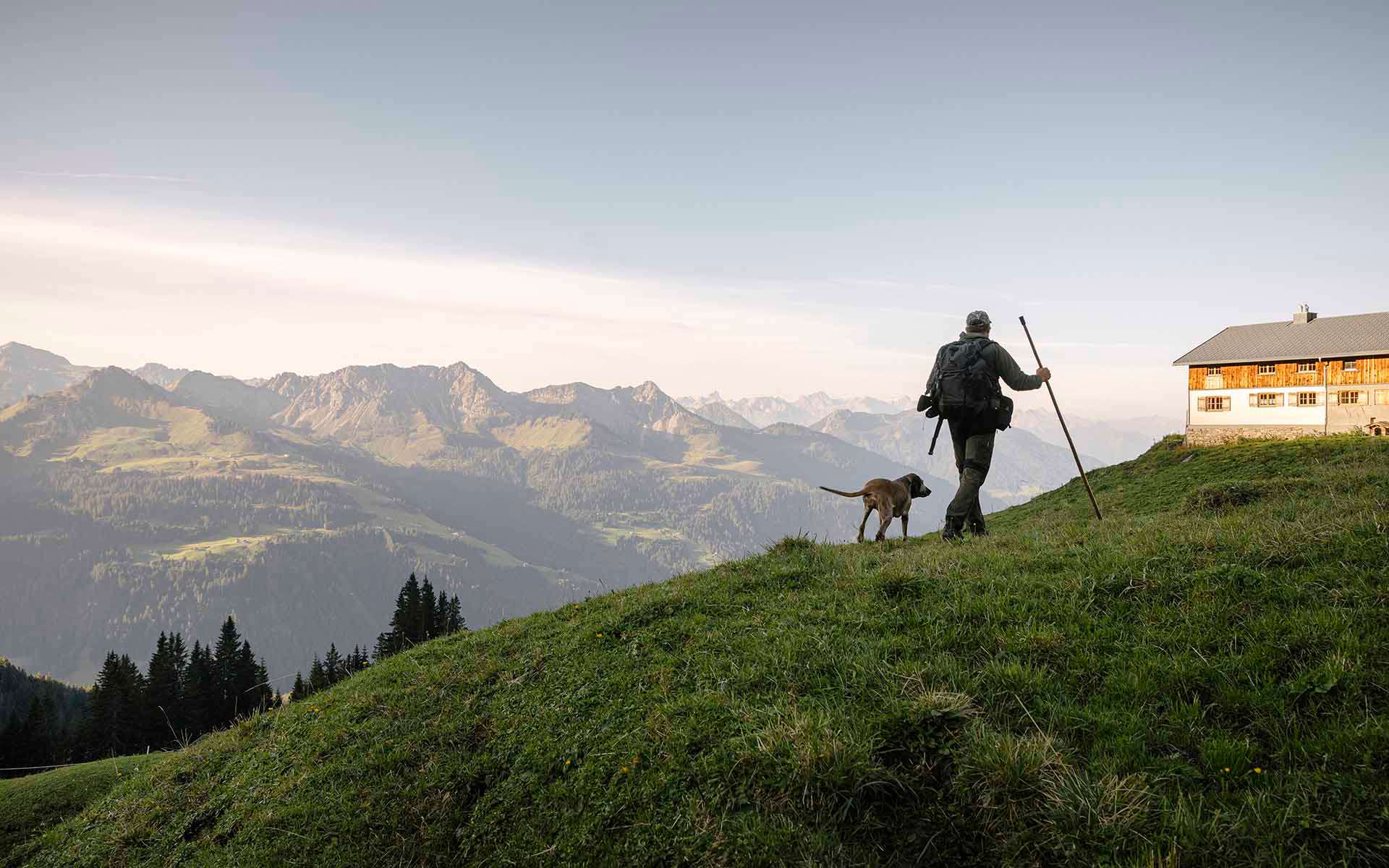 Pour passer la nuit, il existe en plus une cabane de chasse dans le Grosswalsertal.