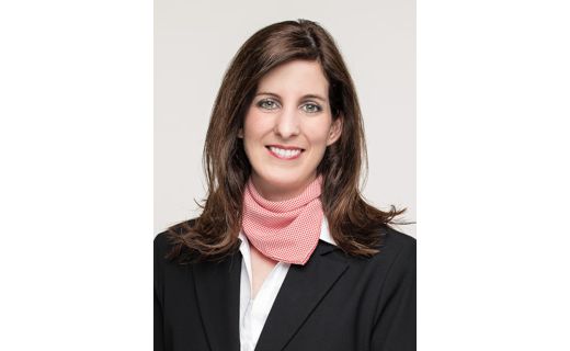 Iris Rauber - Leiterin Services & Compliance