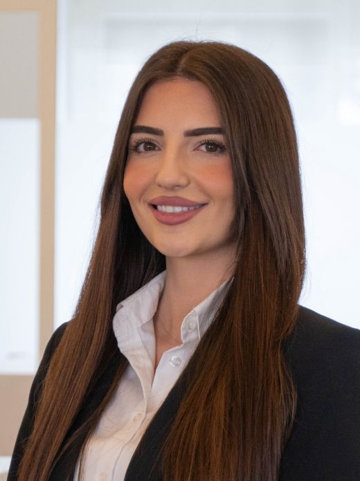 Laureta Aziri - Firmenkundenberaterin Junior