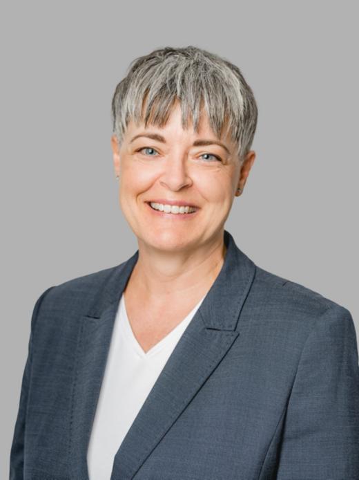 Lea Schubert - Assistentin der Bankleitung