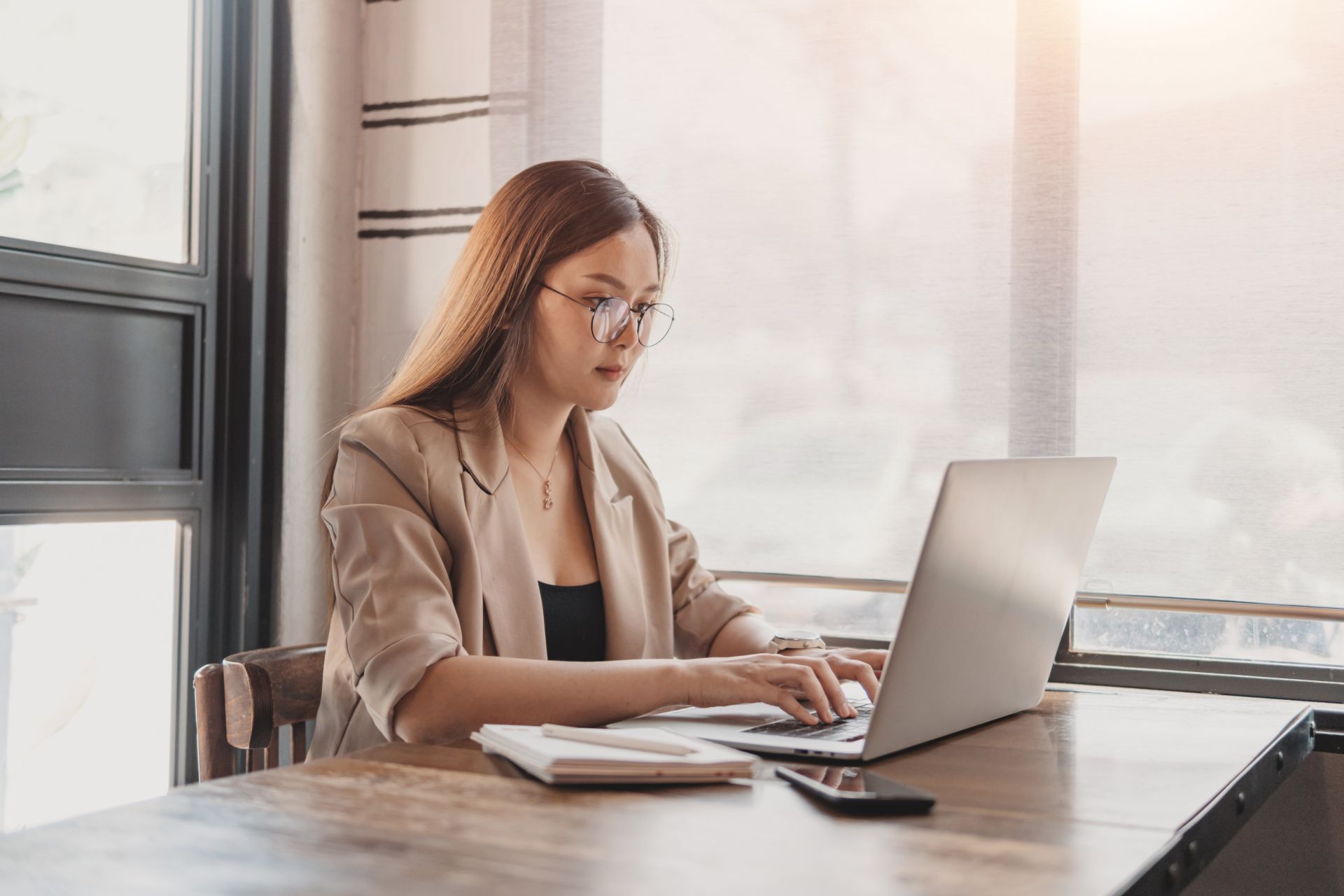 Wir rekrutieren ab 1. August für das nächste Jahr (ca. 12 Monate vor Ausbildungsstart).  Bitte reiche deine vollständigen Bewerbungsunterlagen als PDF der zuständigen Nachwuchsverantwortlichen ein. 