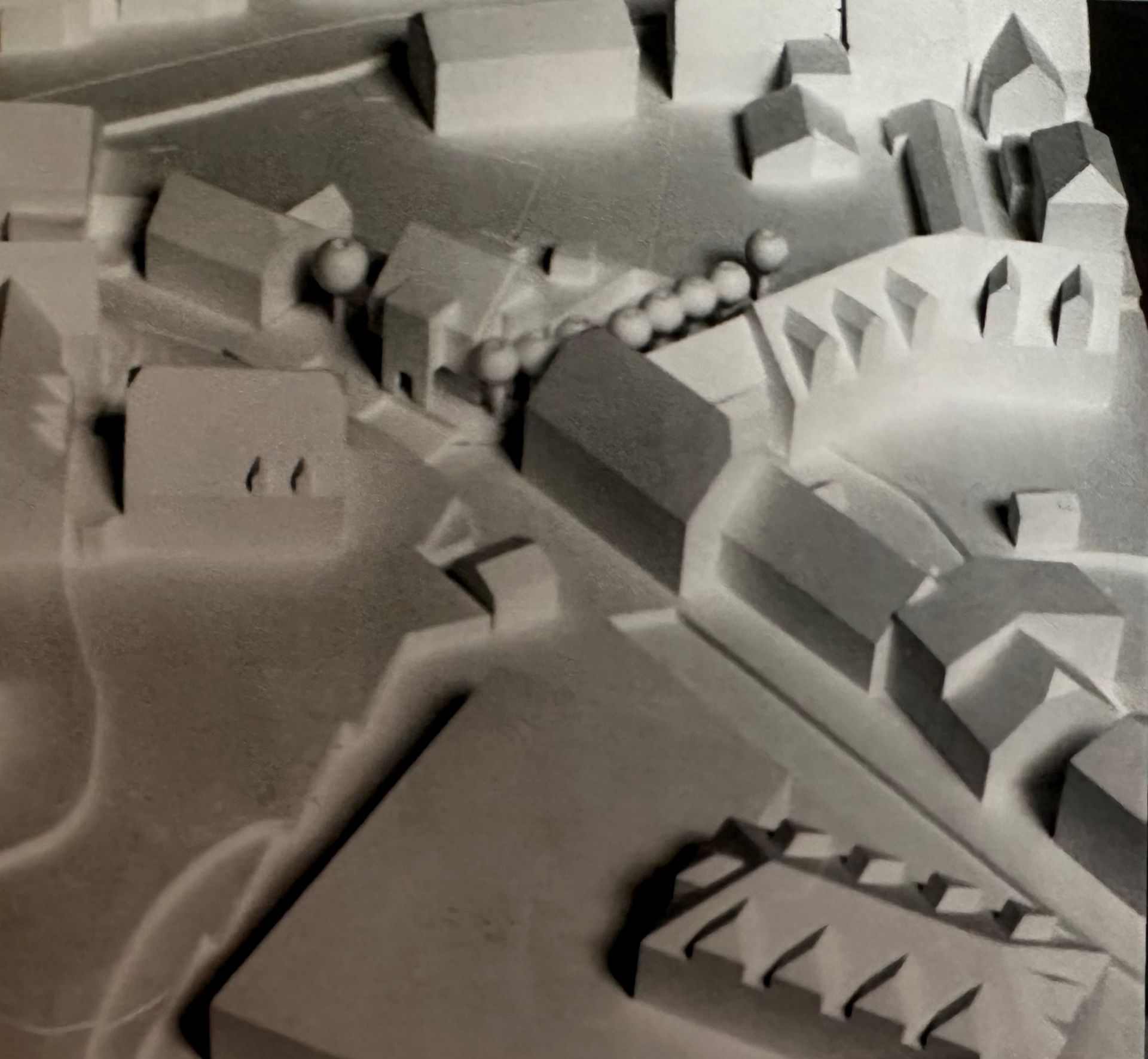 1988: geplanter Bankneubau in Modellansicht