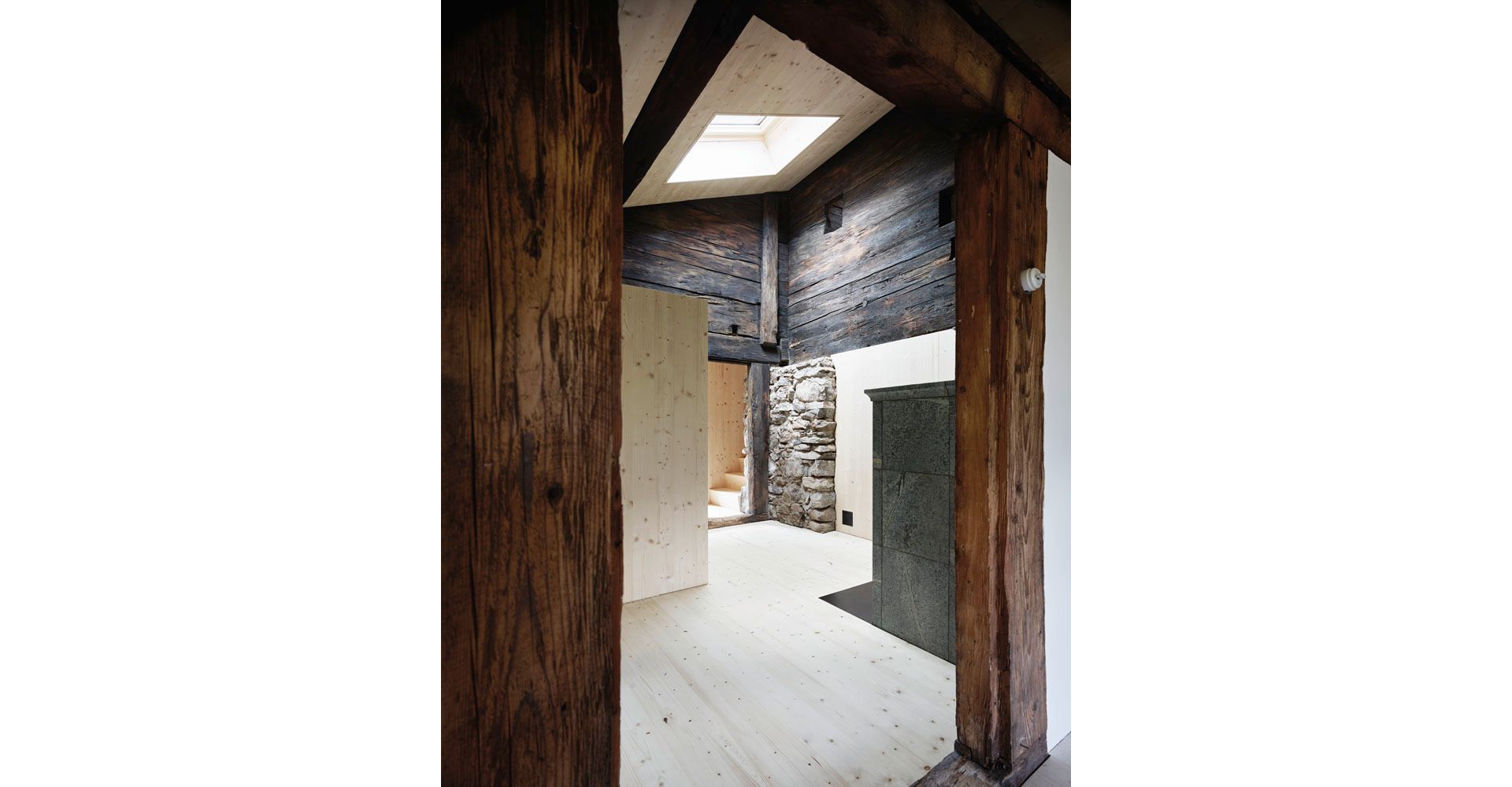 In questo progetto di ristrutturazione il vecchio e il nuovo si incontrano alla pari.