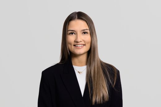 Eljesa Mustafa - Mitarbeiterin Front- & Betriebssupport