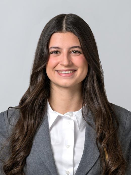 Nadia Jusufi - Mitarbeiterin Middle Office