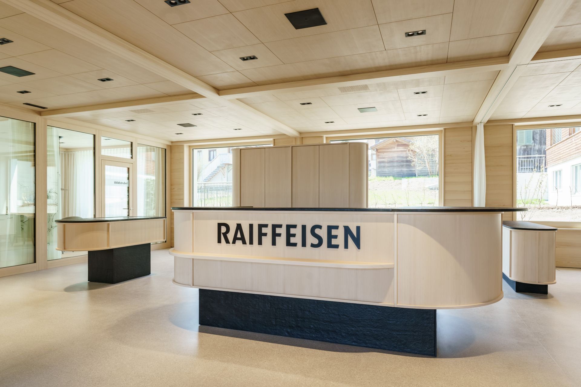 Schalterhalle der Raiffeisenbank Frutigland