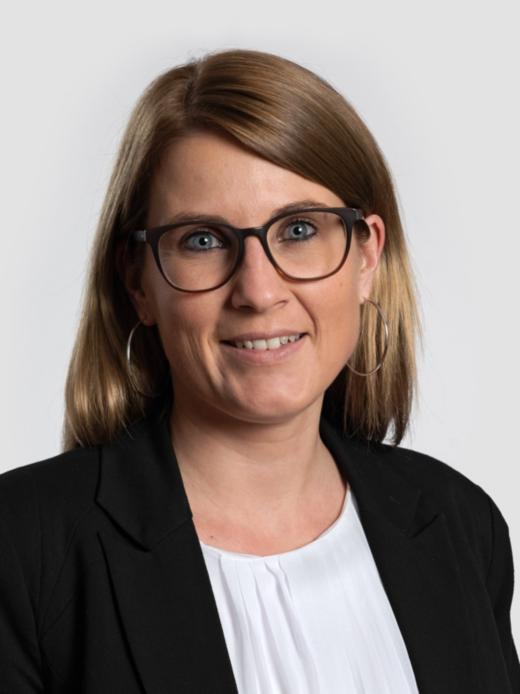 Nicole Stadler - Assistentin der Bankleitung