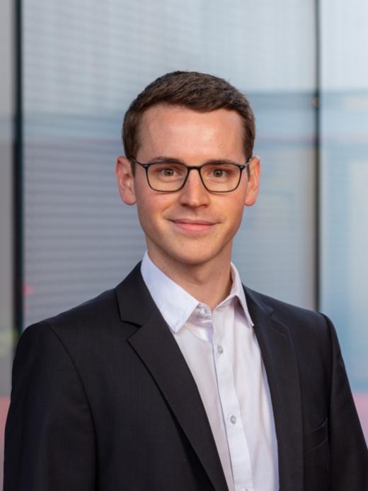 Simon Stäheli - Mitarbeiter Services