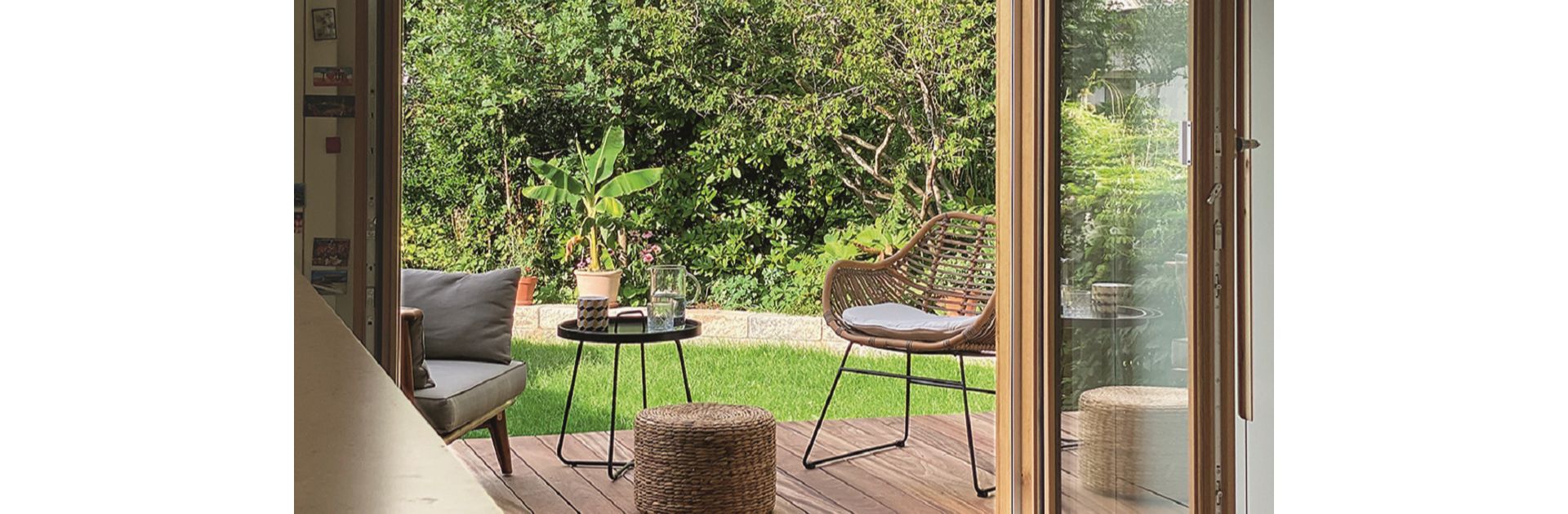 Der Garten wurde im Rahmen der Umbauarbeiten planiert und mit einer praktischen Steinmauer umrundet.