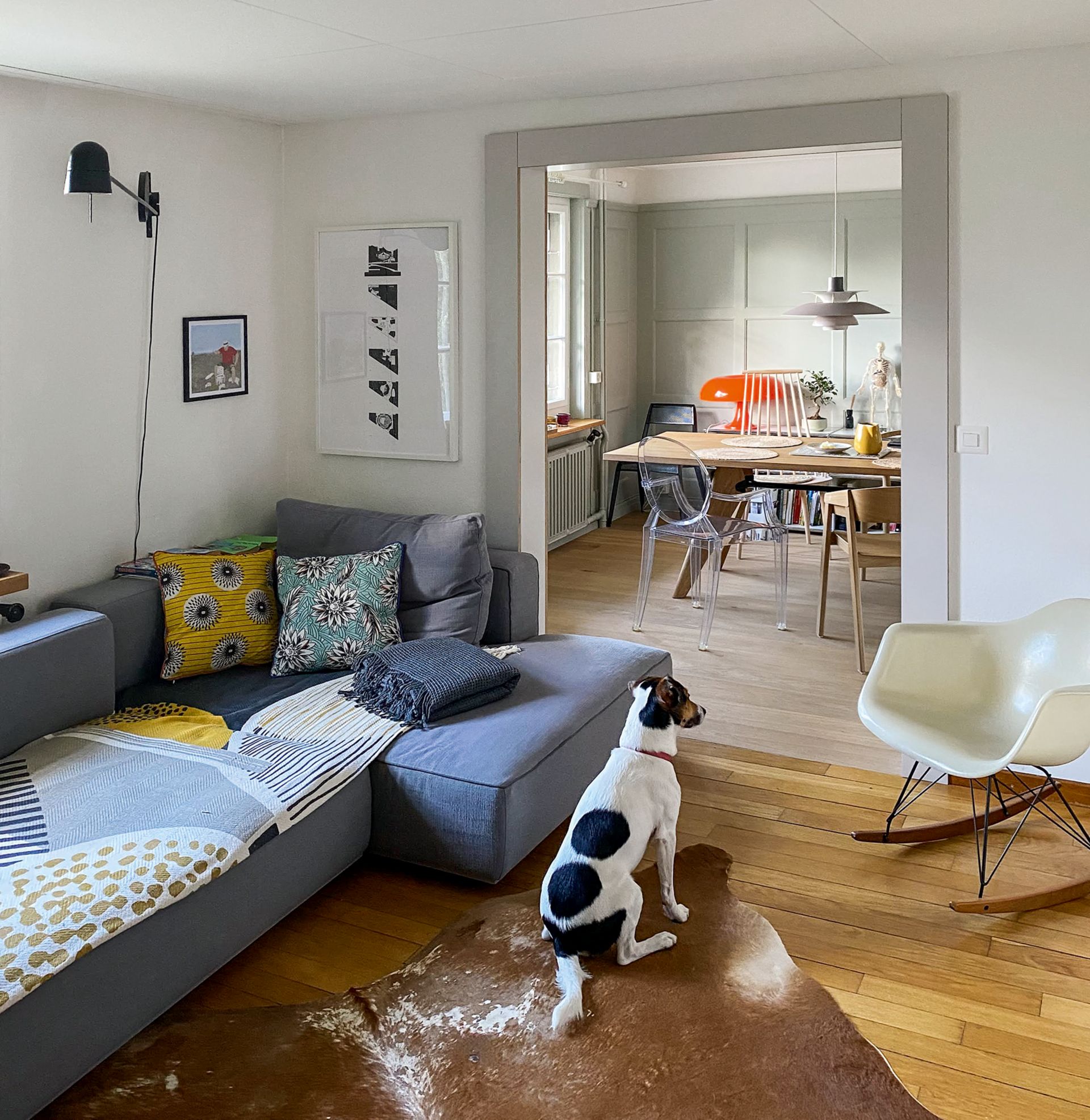 Das Wohnzimmer wurde in Richtung der neuen Wohnküche geöffnet. Der ebene Übergang des alten Holzbodens zum neuen erforderte besonders präzise Handwerksarbeit.