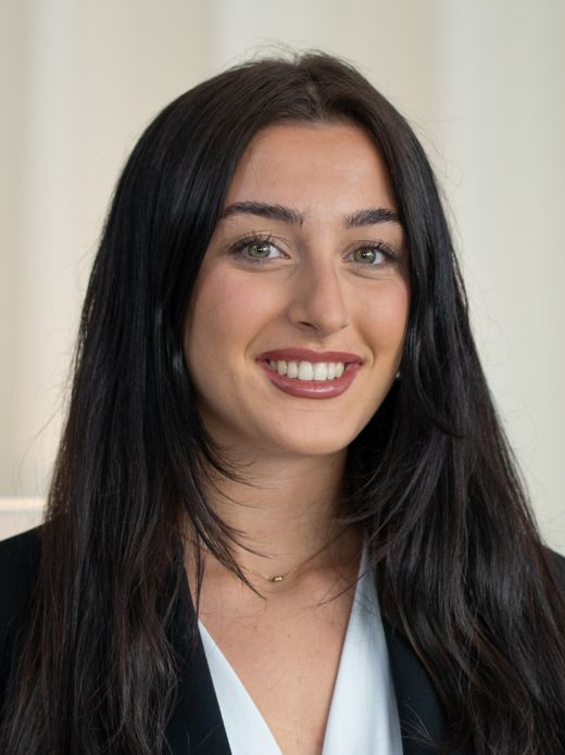 Donika Velii - Kundenberaterin