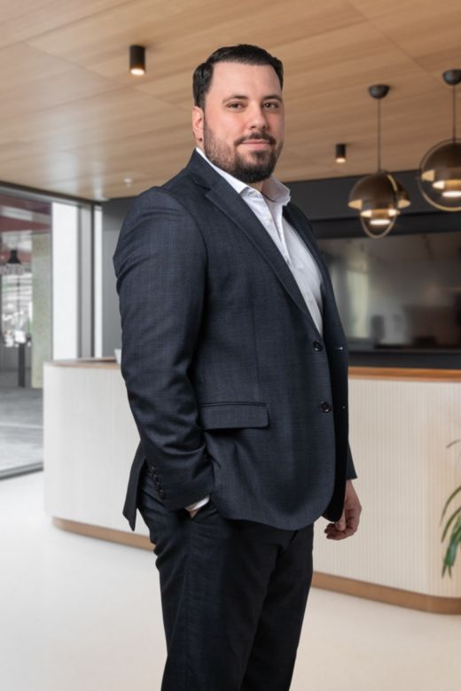 Adrian Memeti - Conseiller clientèle privée