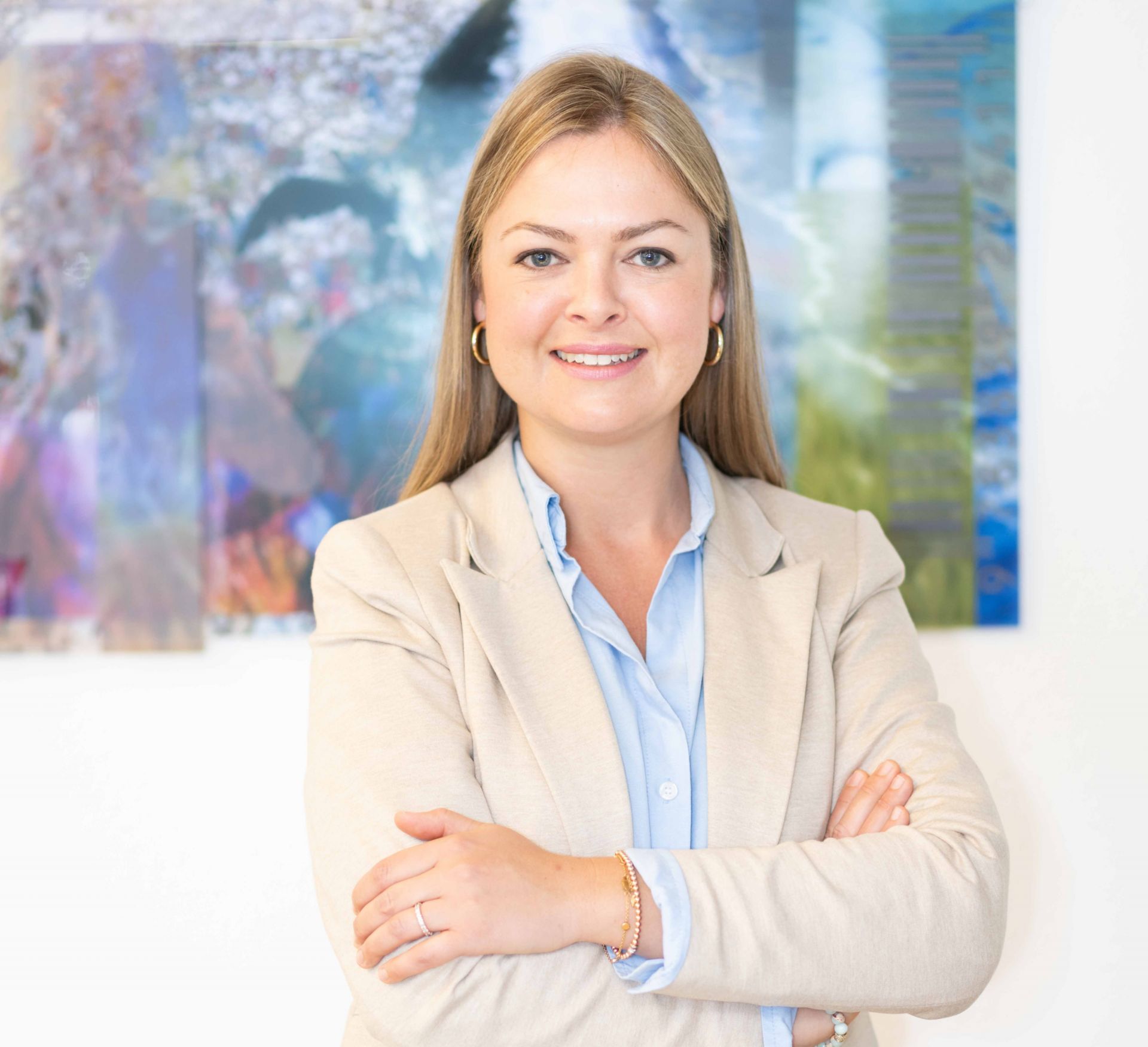 Team Raiffeisenbank Mittelgösgen STaffelegg vor Postauto