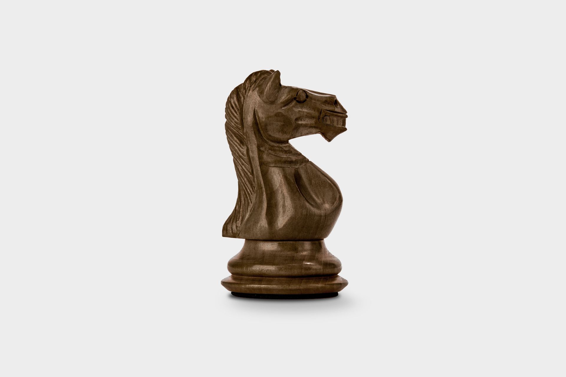Pièce d’échecs cavalier sur fond gris