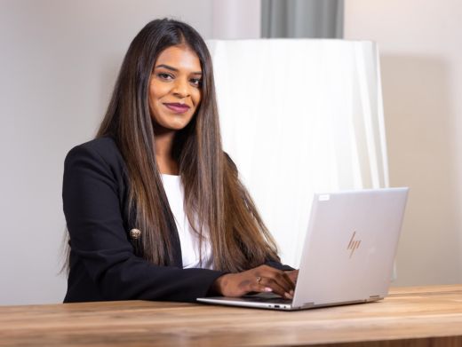 Chagana Rajathurai - Kundenberaterin