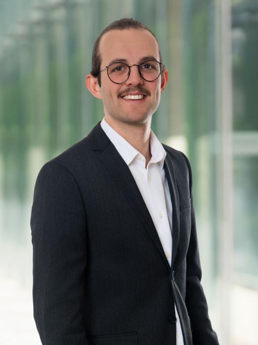 Enrique Maurer - Mitarbeiter Services