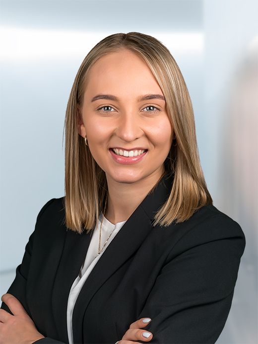 Flora Bieri - Stv. Leiterin Services & Compliance