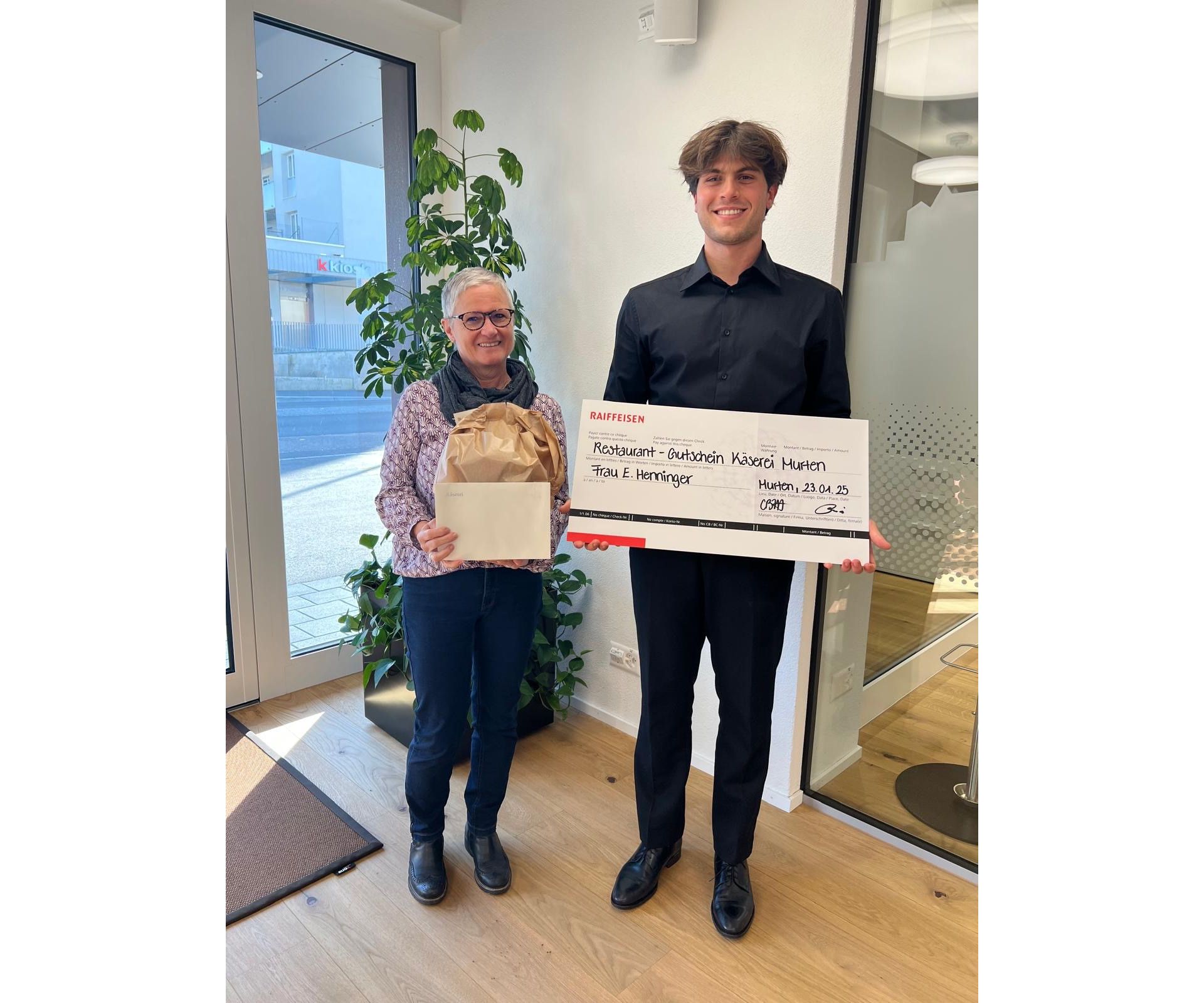 geschenkuebergabe-kaeserei