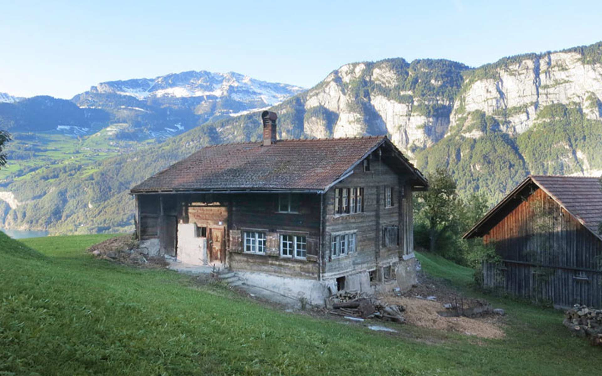 Le bâtiment, ici une photo prise avant les travaux, a été construit en 1778. Comme il se trouve en dehors de la zone constructible, sa transformation était soumise à des restrictions supplémentaires. Photo: Ruumfabrigg