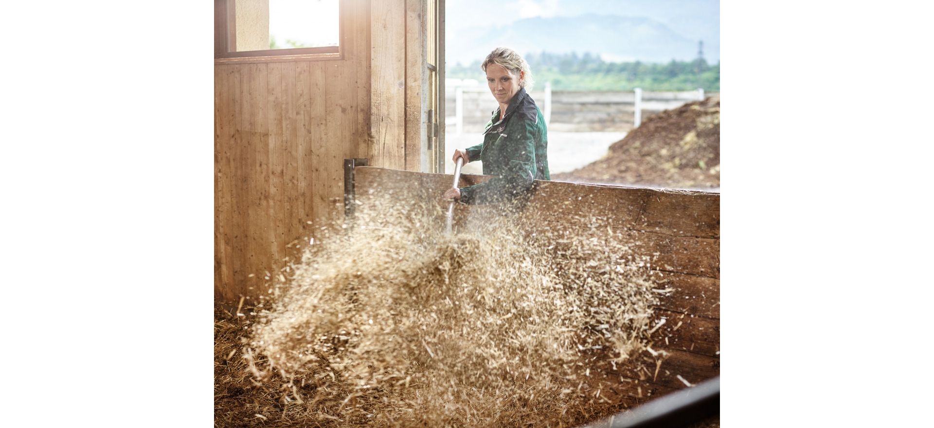 Landwirtin im Stall