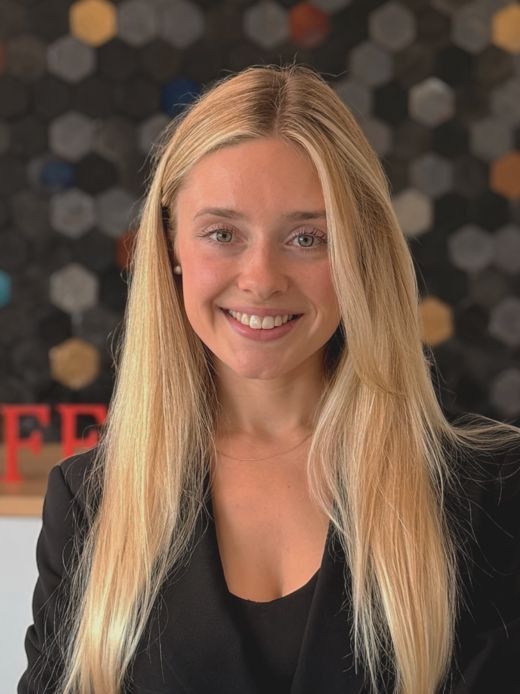 Léa Ferreira - Collaboratrice administration financement