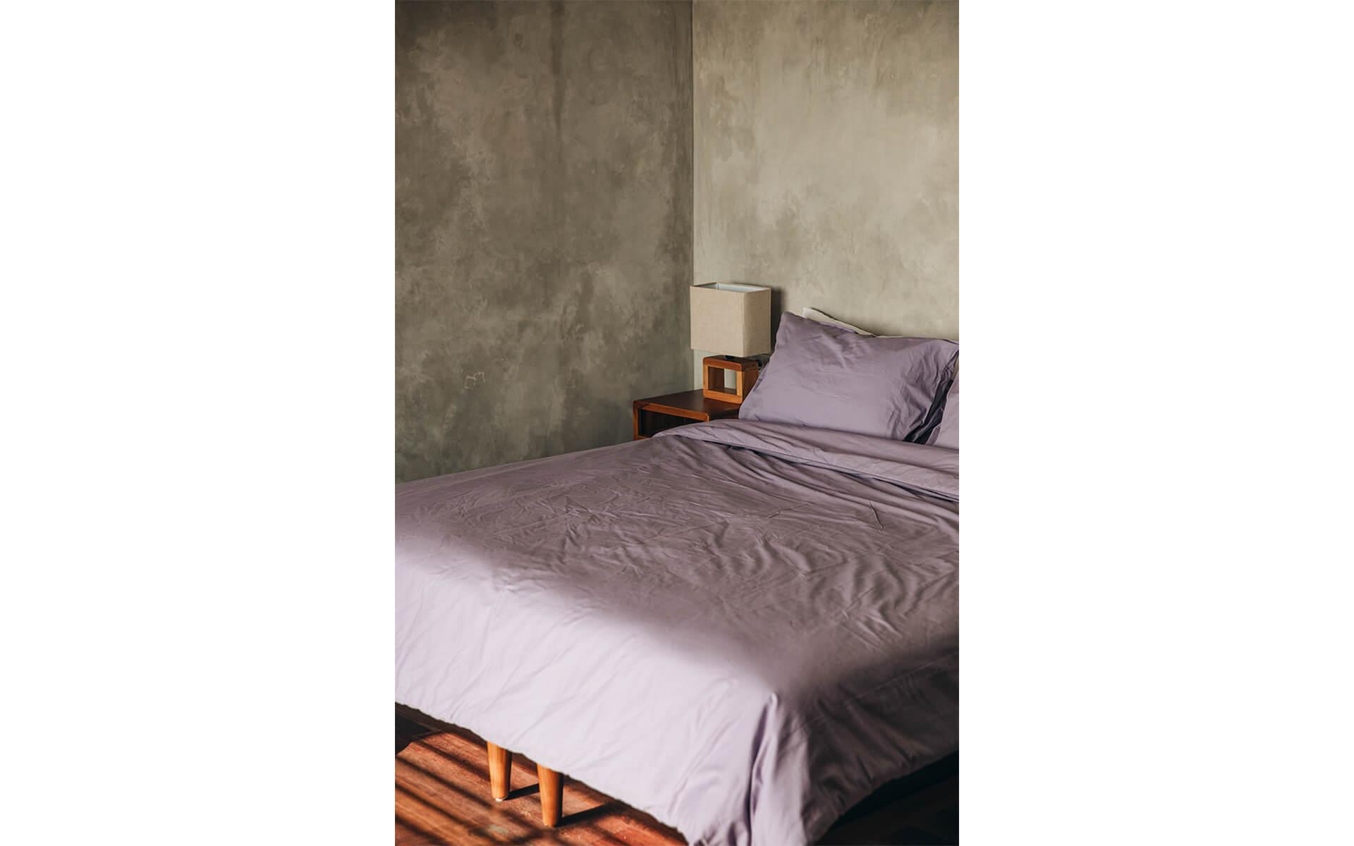 Là où naissent de nouveaux rêves... Linge de lit «Nejd» en dusty lilac. Image: Alva