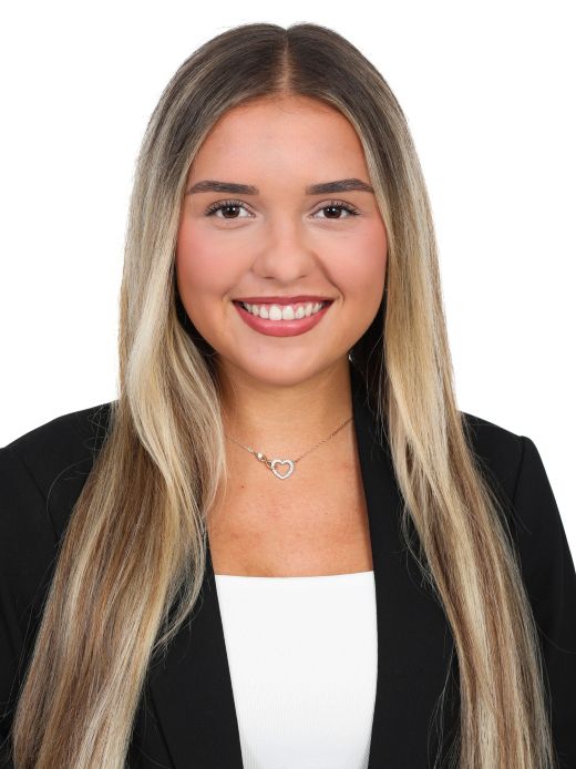 Amina Ramadani - Mitarbeiterin Frontsupport