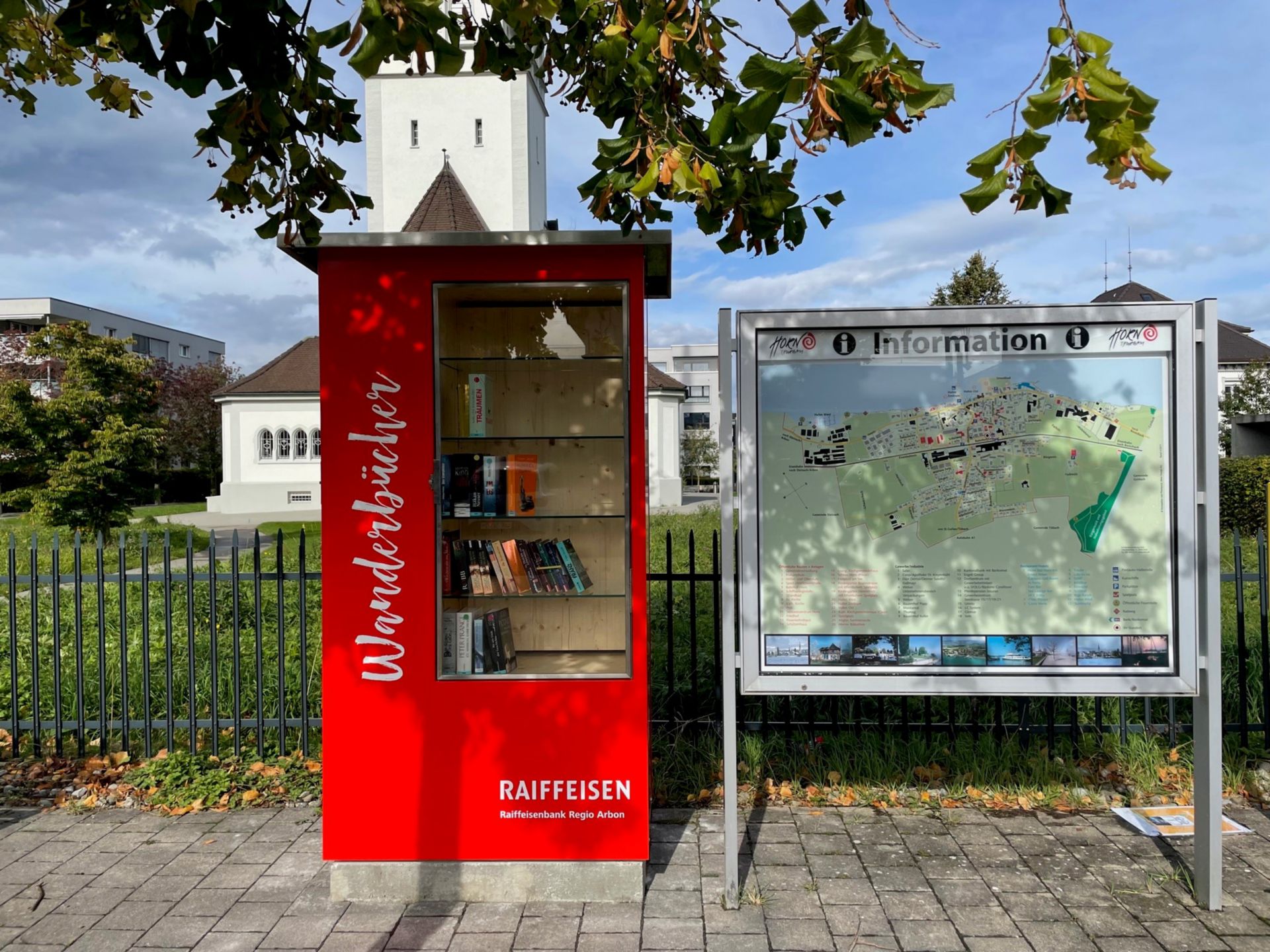 Raiffeisen Bücherschrank