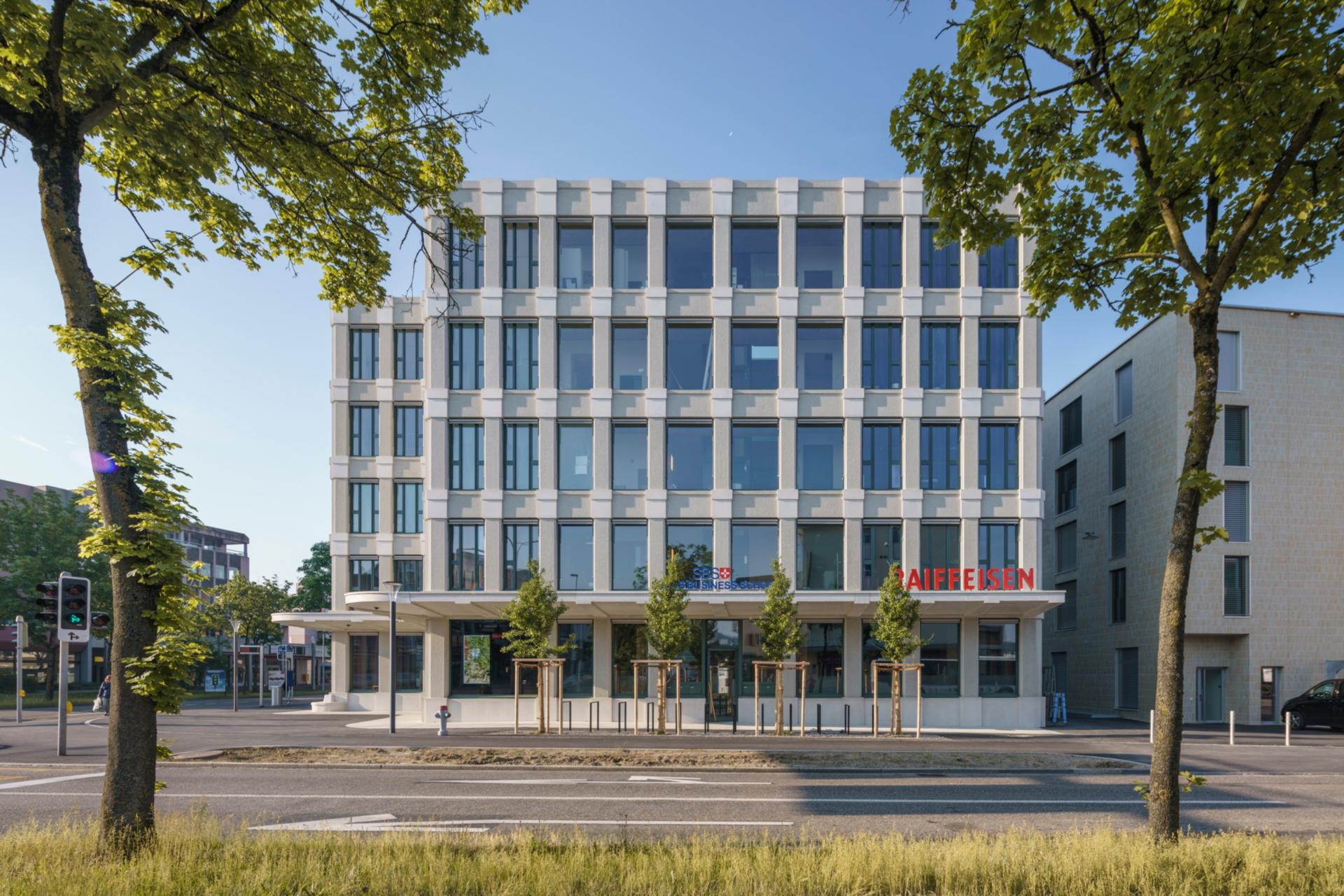 Neubau Raiffeisenbank Kloten / Kreuzung zum wilden Mann